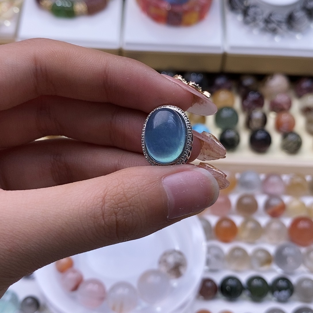 水晶颈饰未镶嵌，