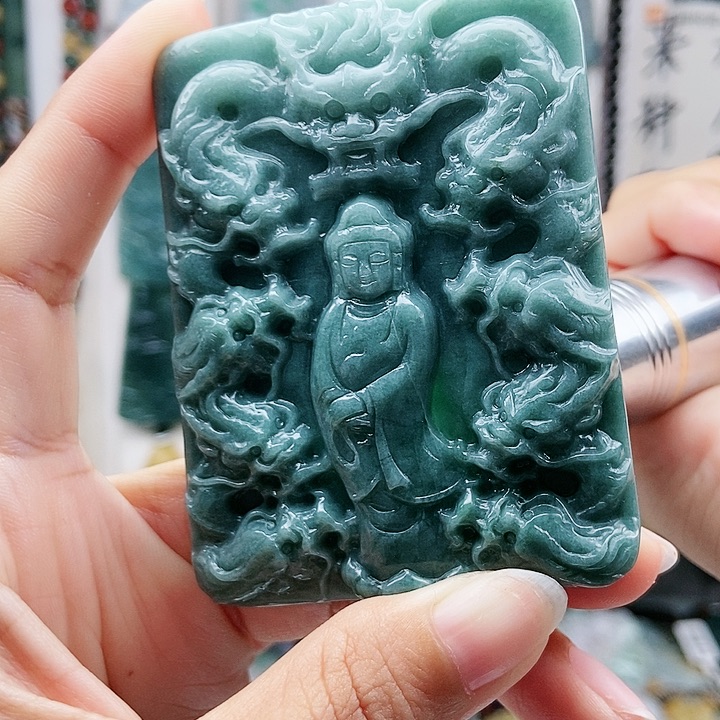 颈饰足铂镶嵌翡翠翡翠