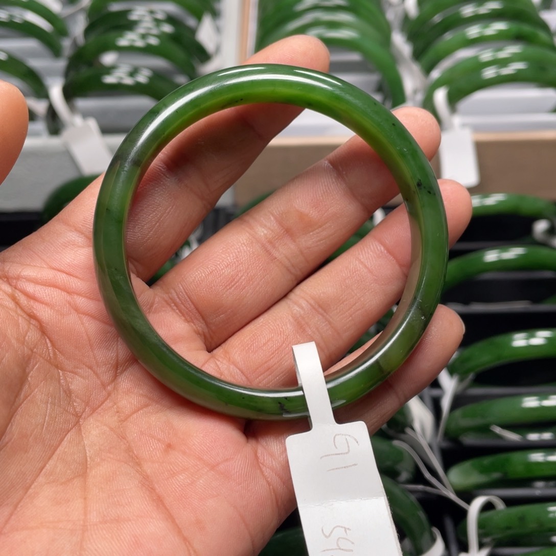 和田玉（碧玉）未镶嵌手镯瑕疵款特漏