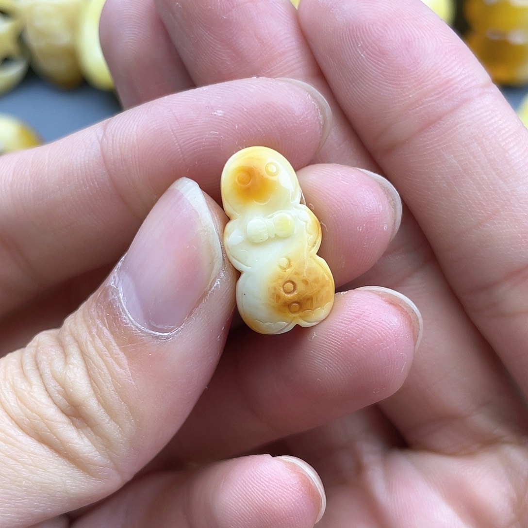 琥珀裸石未镶嵌蜜蜡