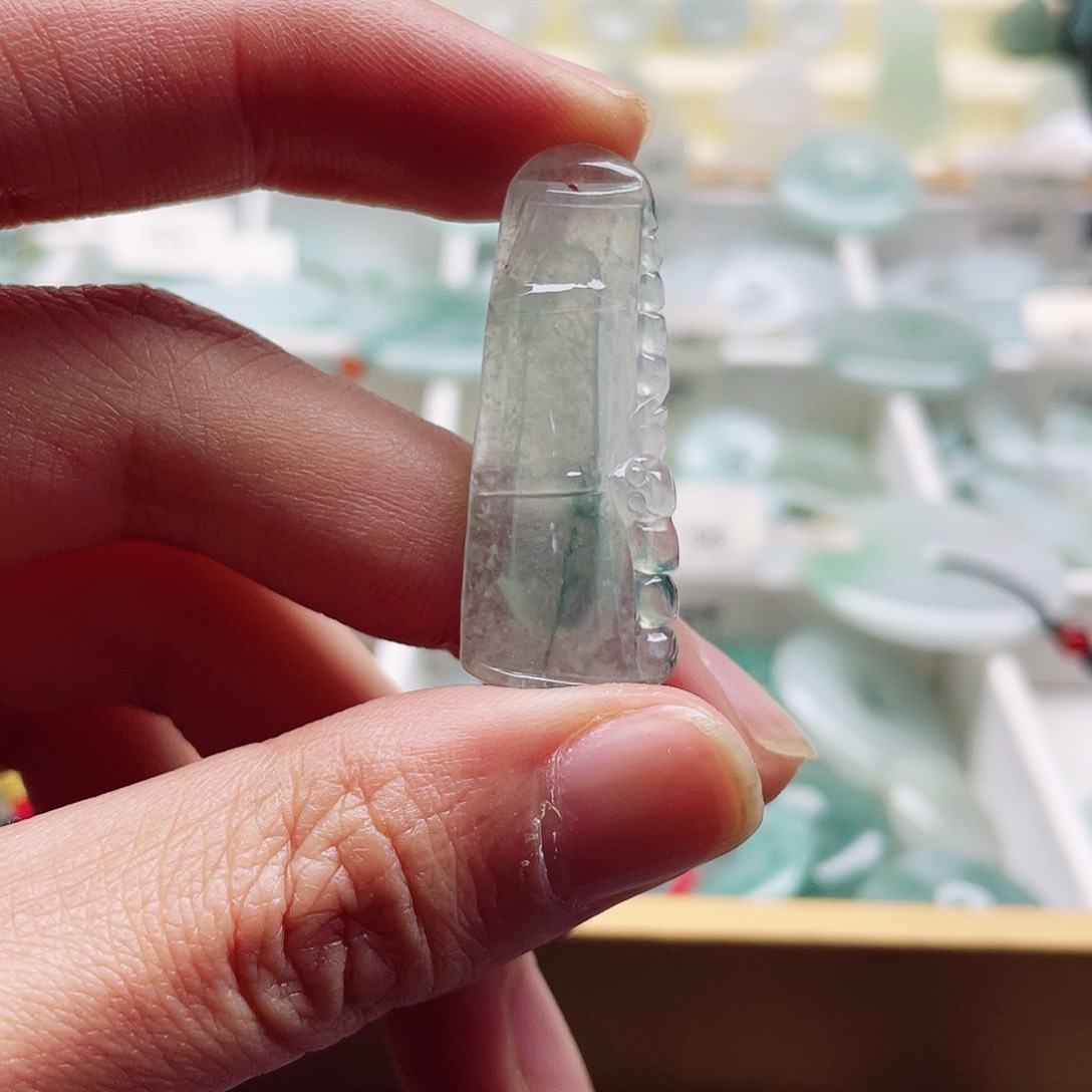 翡翠颈饰未镶嵌天然翡翠