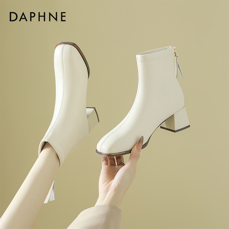 达芙妮气质软皮短靴时尚百搭秋冬新款方头粗跟靴子女简约7669-2