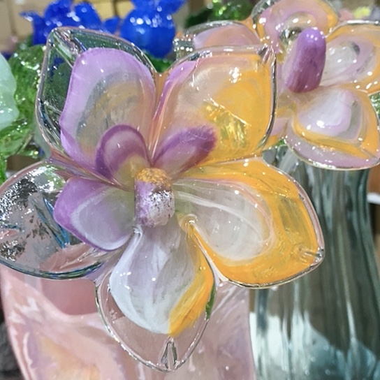 琉璃花瓶高45厘米宽12厘米