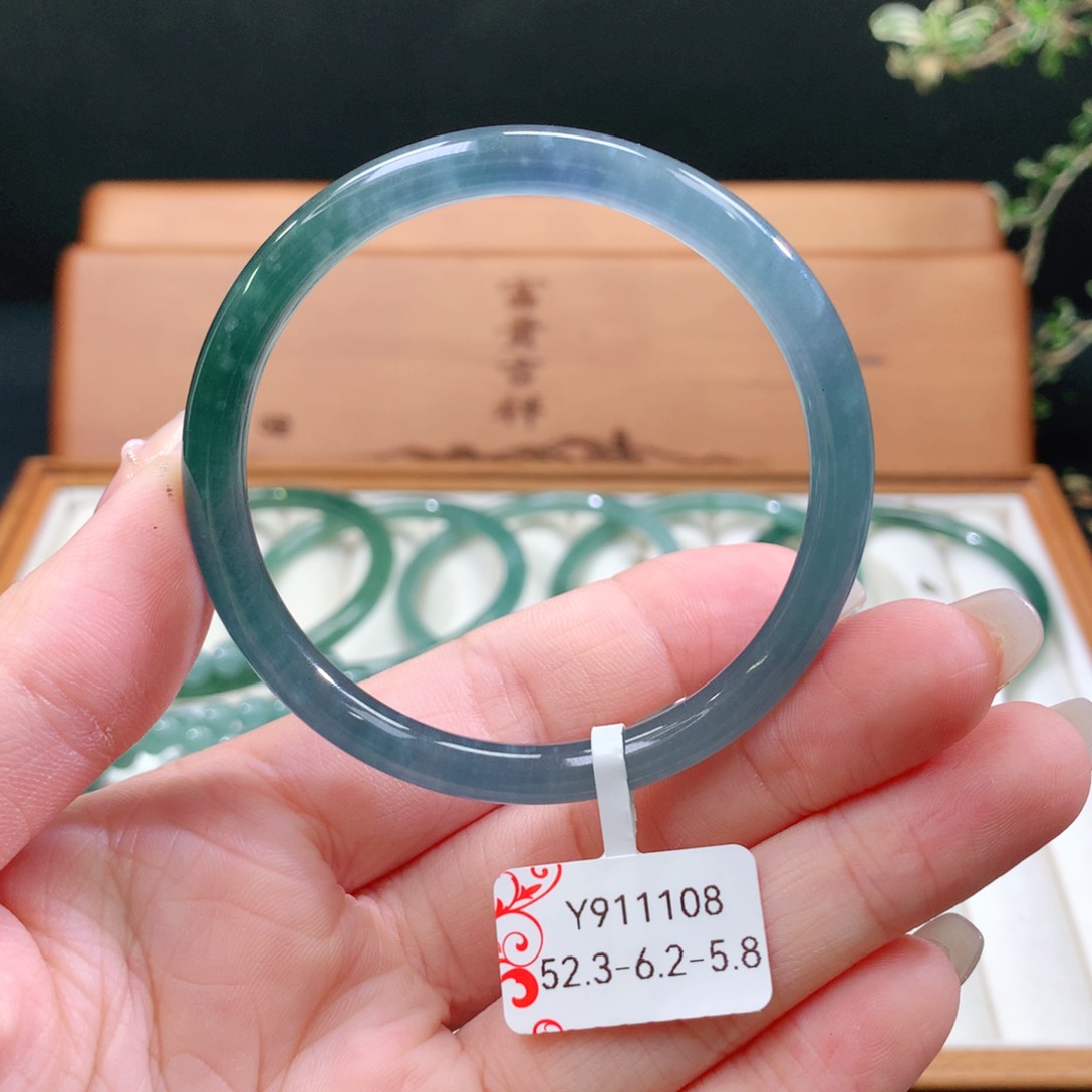 翡翠手镯未镶嵌天然