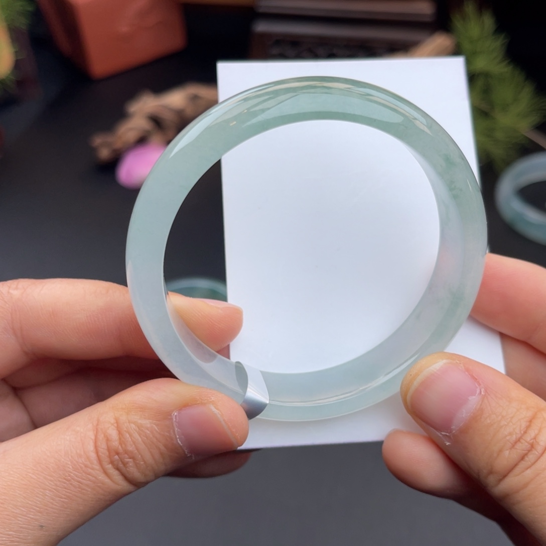 翡翠手镯未镶嵌正圈