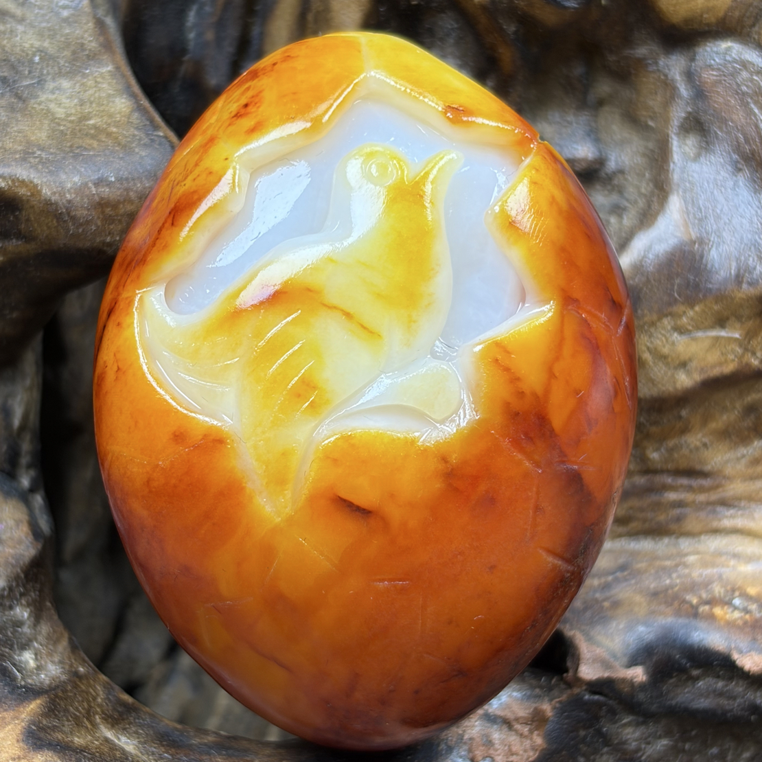 新疆和田玉，134克.小鸡出壳.