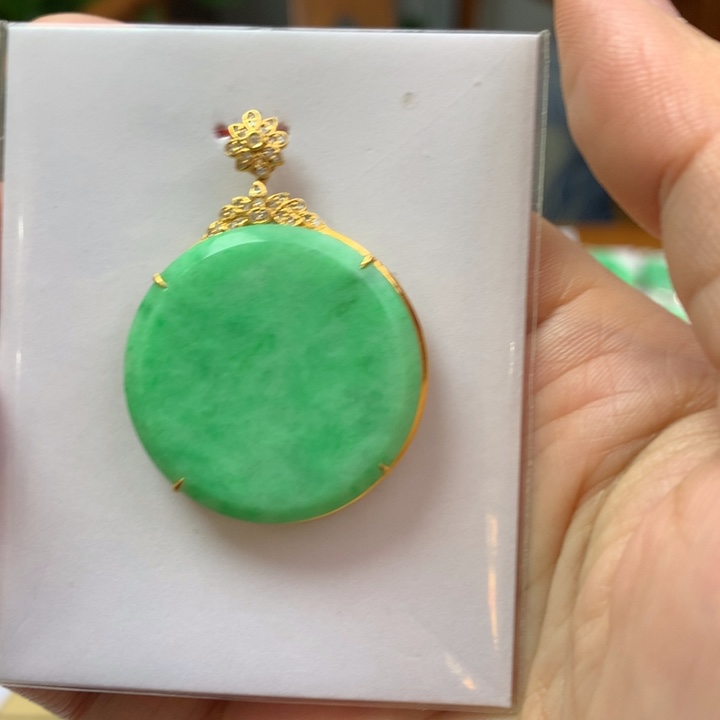 翡翠颈饰18K金镶嵌翡翠吊坠