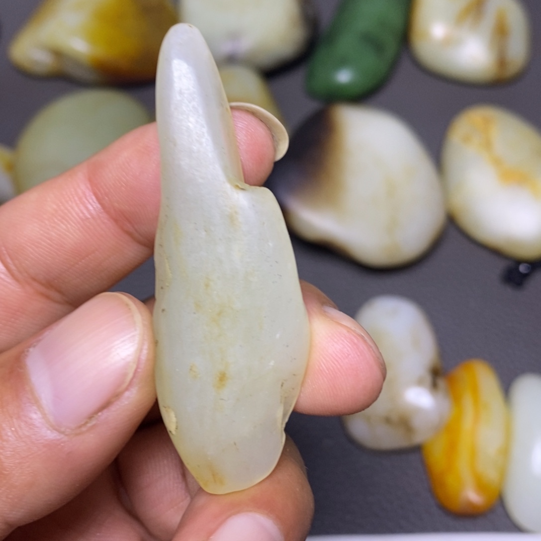 和田玉未镶嵌把件