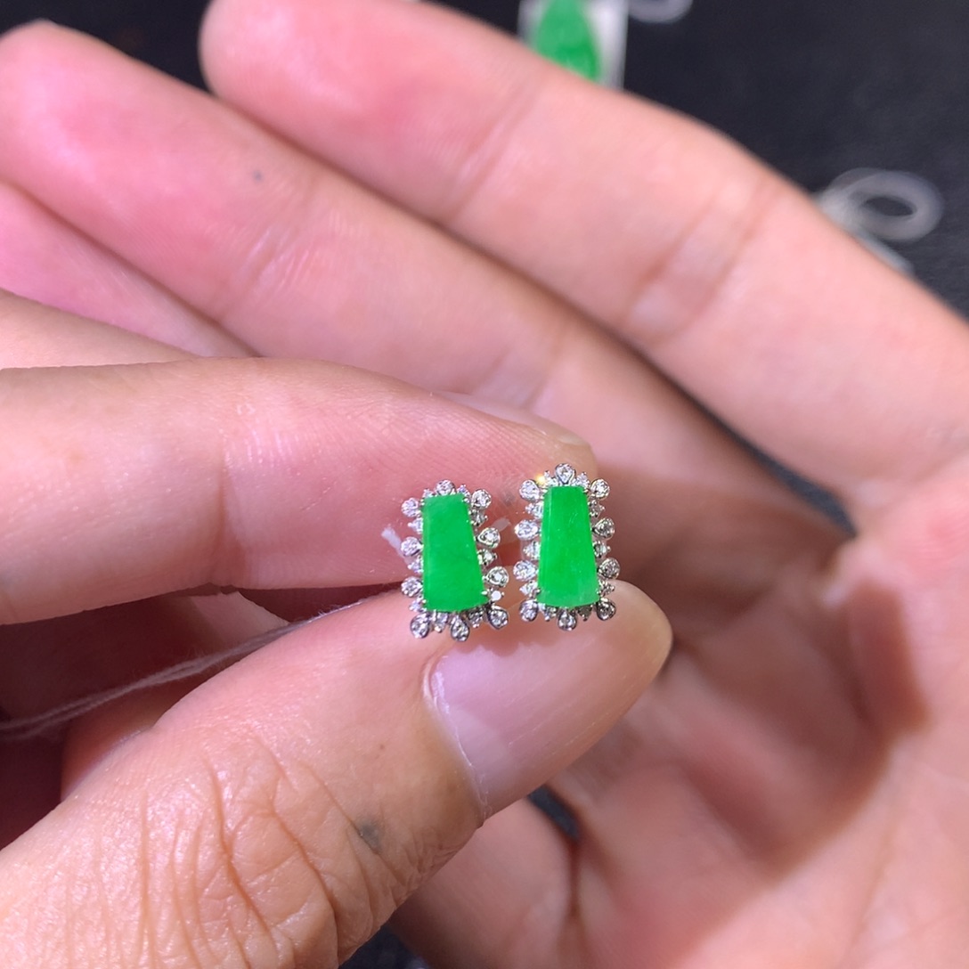 翡翠18K金镶嵌耳饰翡翠