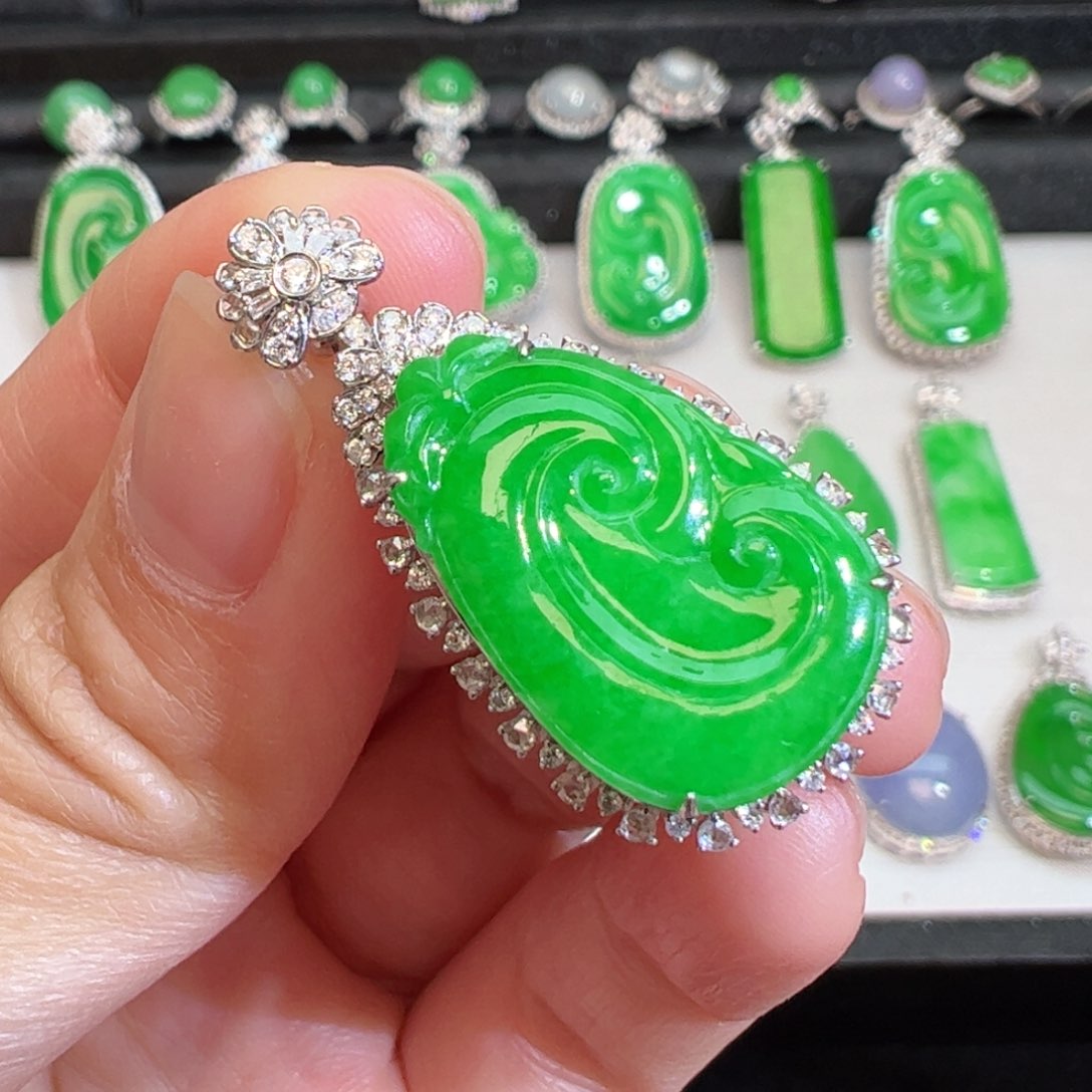 翡翠吊坠(不含链)18K金镶嵌