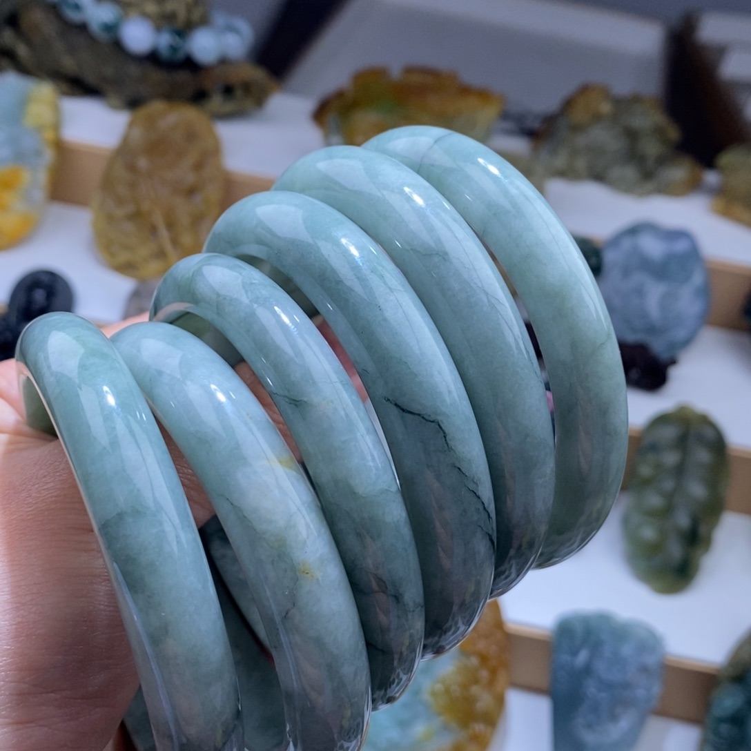 翡翠手镯未镶嵌手镯