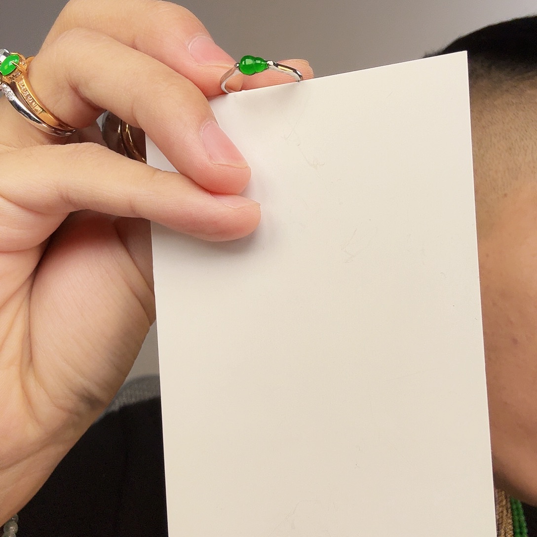 翡翠未镶嵌颈饰一件