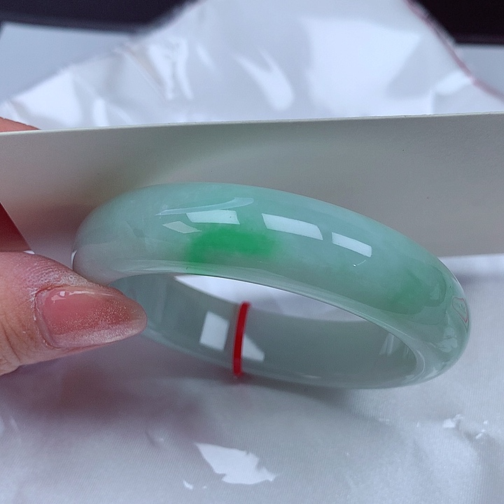 翡翠手镯未镶嵌翡翠