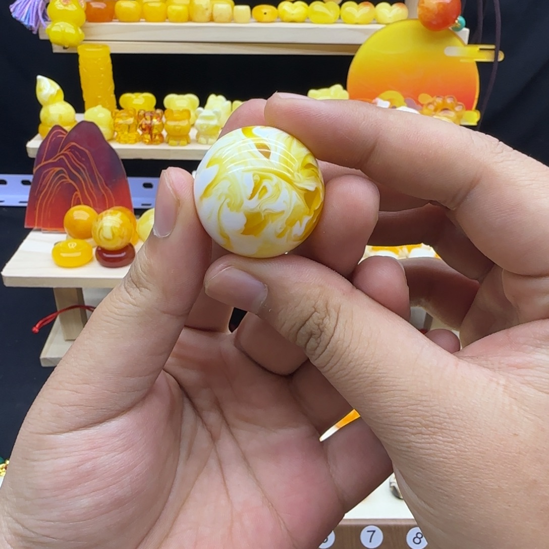 玉***风琥珀未镶嵌裸石..