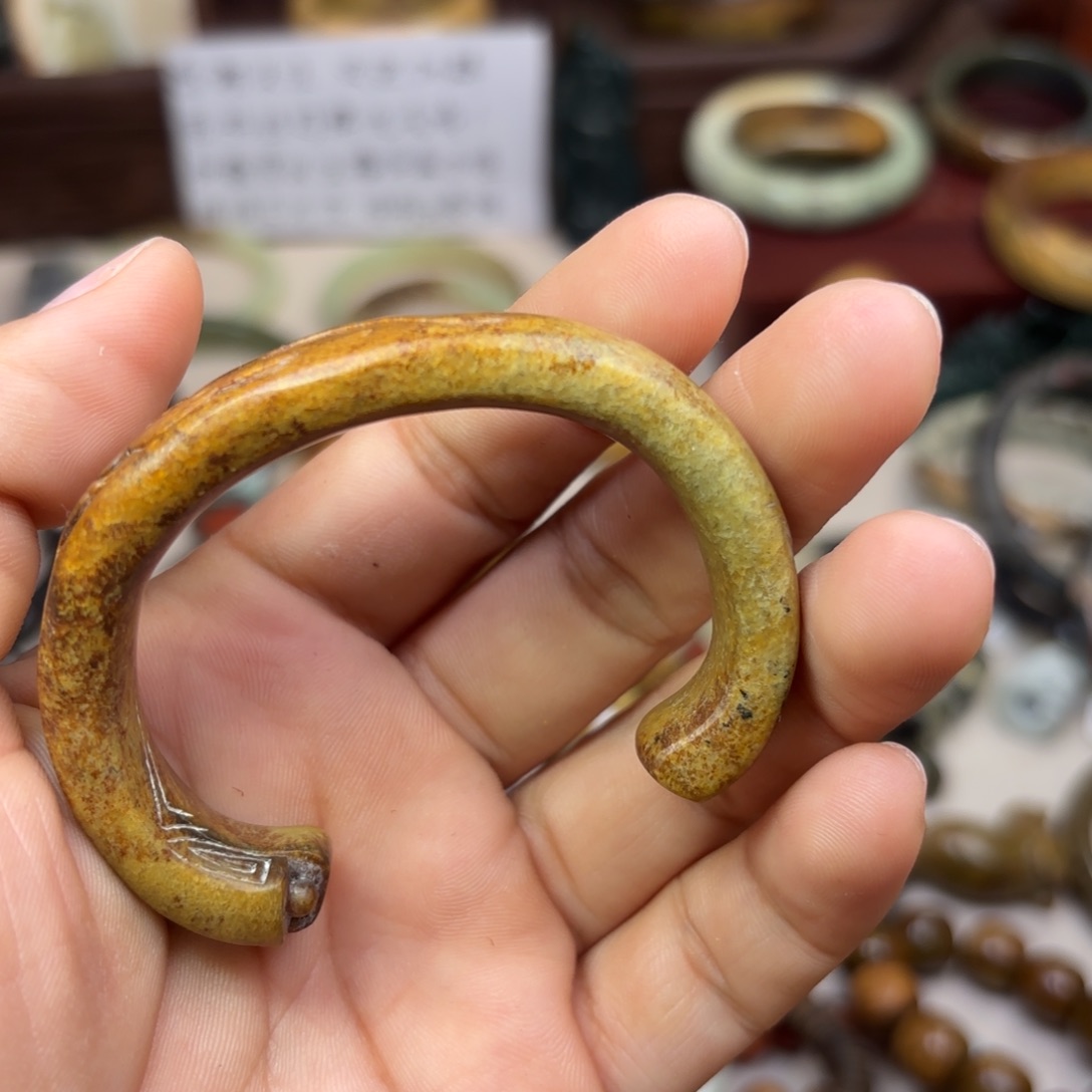 岫岩河磨玉（透闪石质玉）颈饰未镶嵌妞*