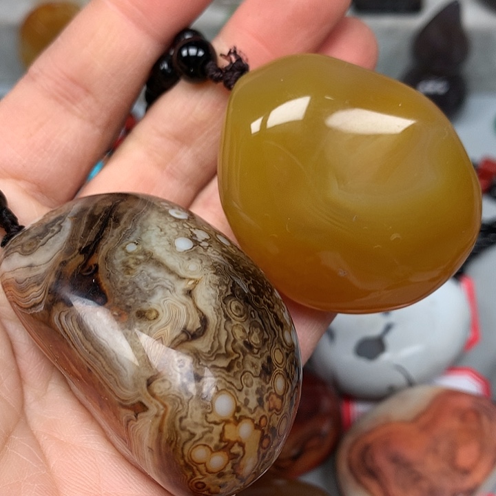 毛***蕊玛瑙/玉髓未镶嵌颈饰