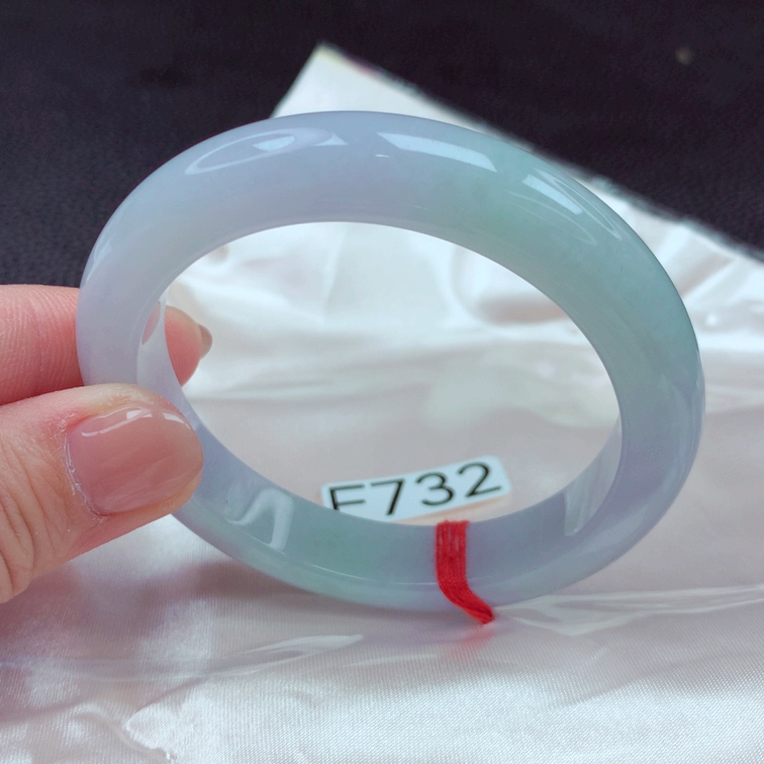 翡翠手镯未镶嵌手镯88