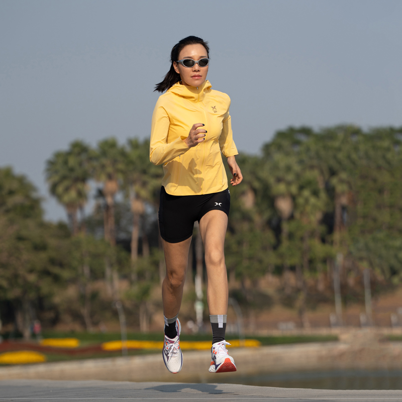 BODYWIT身体智慧逐光女款防晒轻量透气修身UV防护皮肤衣户外跑步