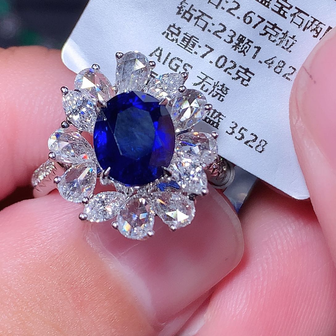 戒指18K金镶嵌蓝宝石