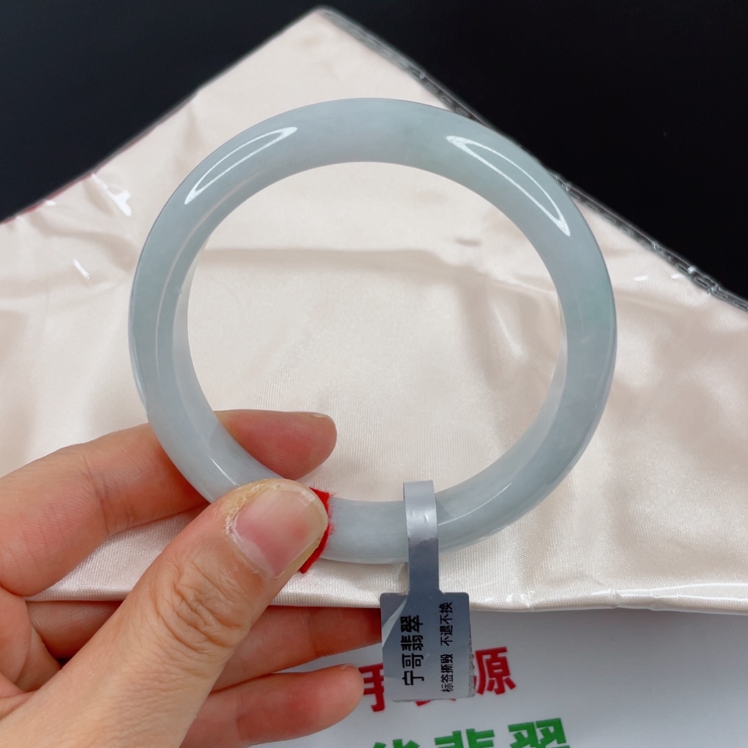 甜***妈翡翠未镶嵌手镯蓝底