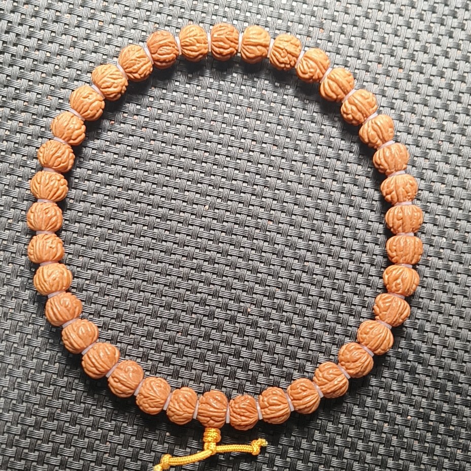 小金豆 手持 伏魔圈桃核