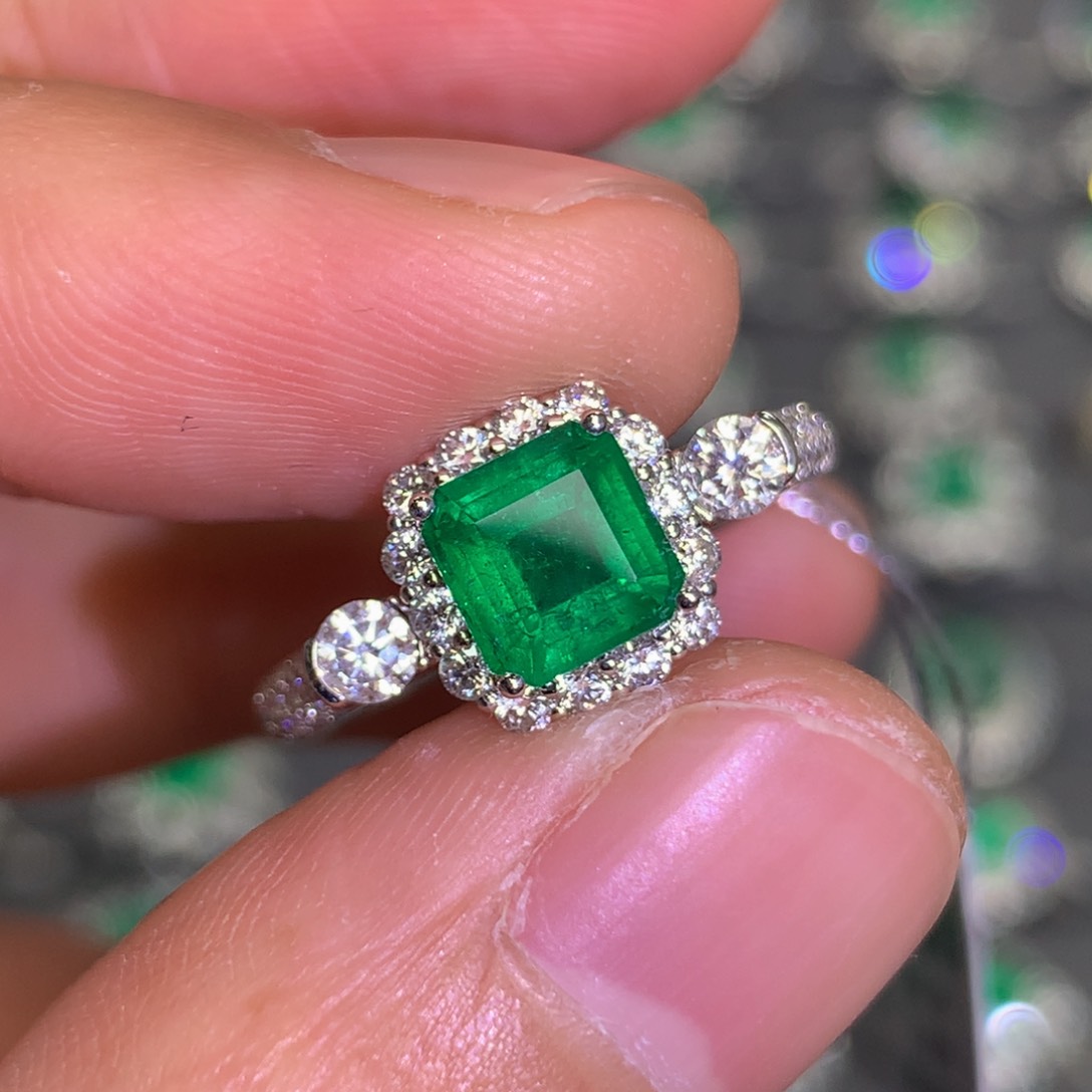 祖母绿戒指18K金镶嵌1.03ct潘潘沃顿