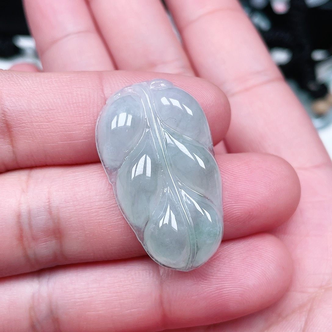 翡翠颈饰未镶嵌叶子