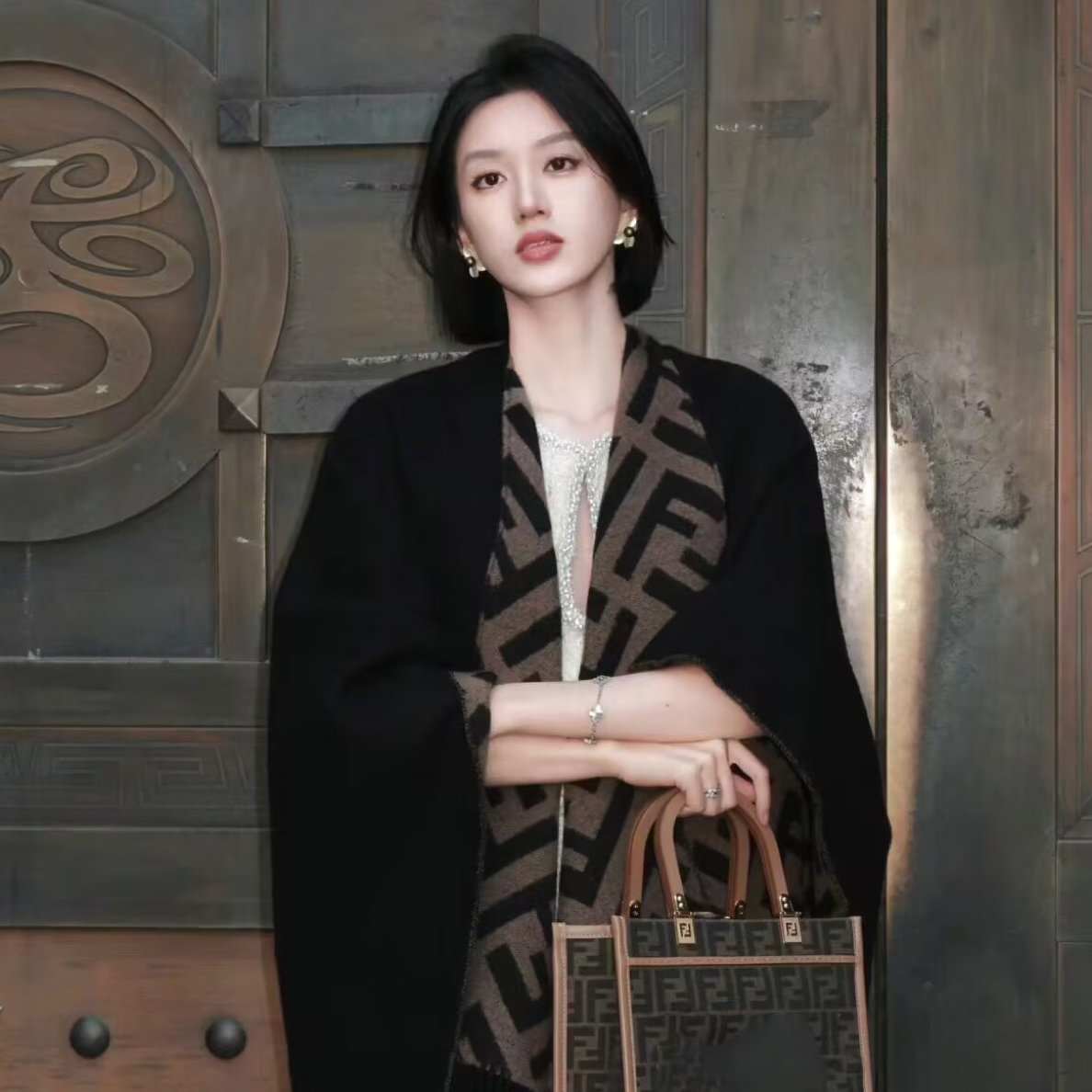 【YIQING定制】字母F双面披肩围巾围脖女款保暖秋冬款加厚百搭斗篷