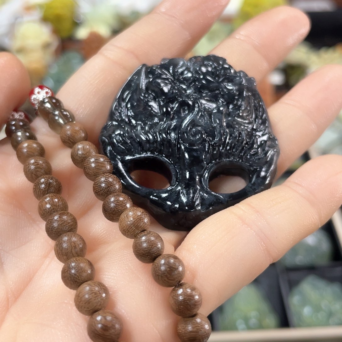 蛇纹石玉颈饰未镶嵌