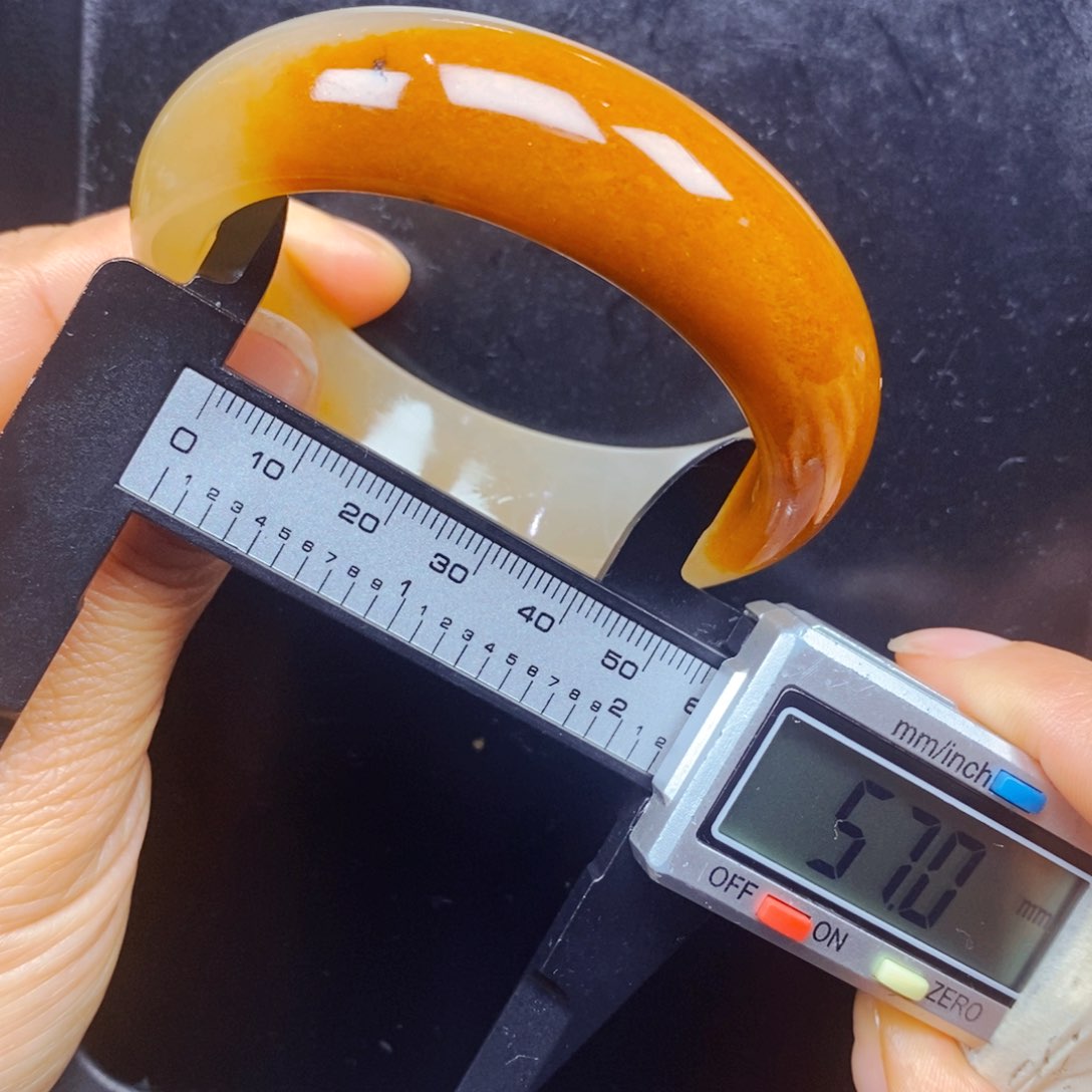 石英岩玉未镶嵌颈饰