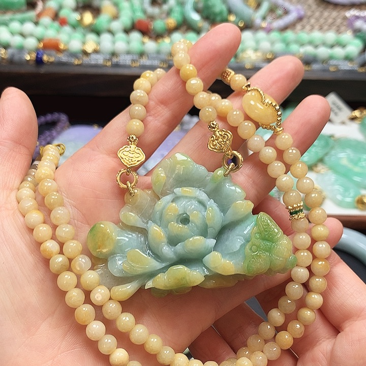 翡翠颈饰未镶嵌吊坠