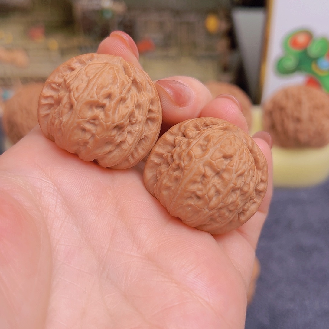 文玩核桃吊坠三*磊白狮子33