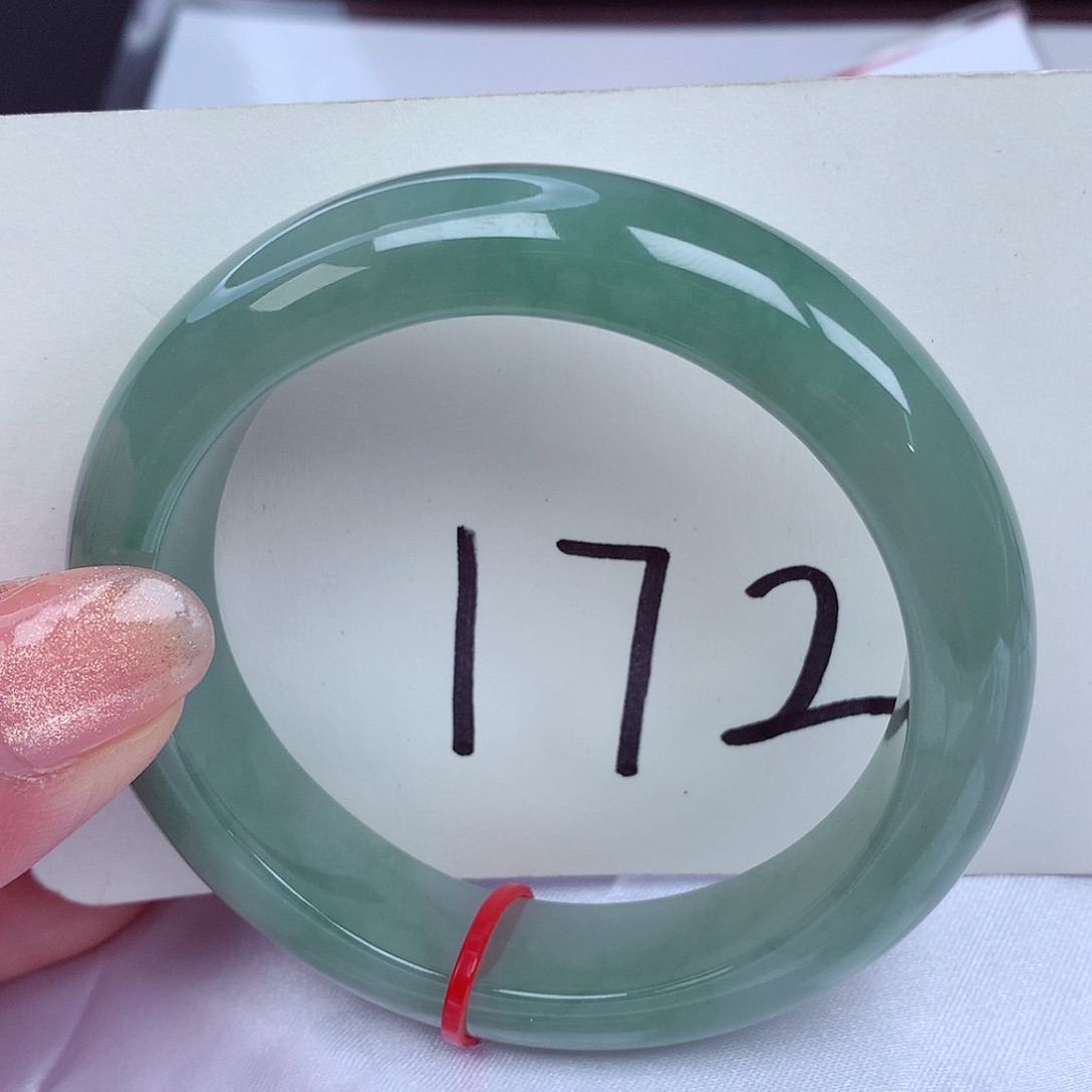 翡翠手镯未镶嵌翡翠