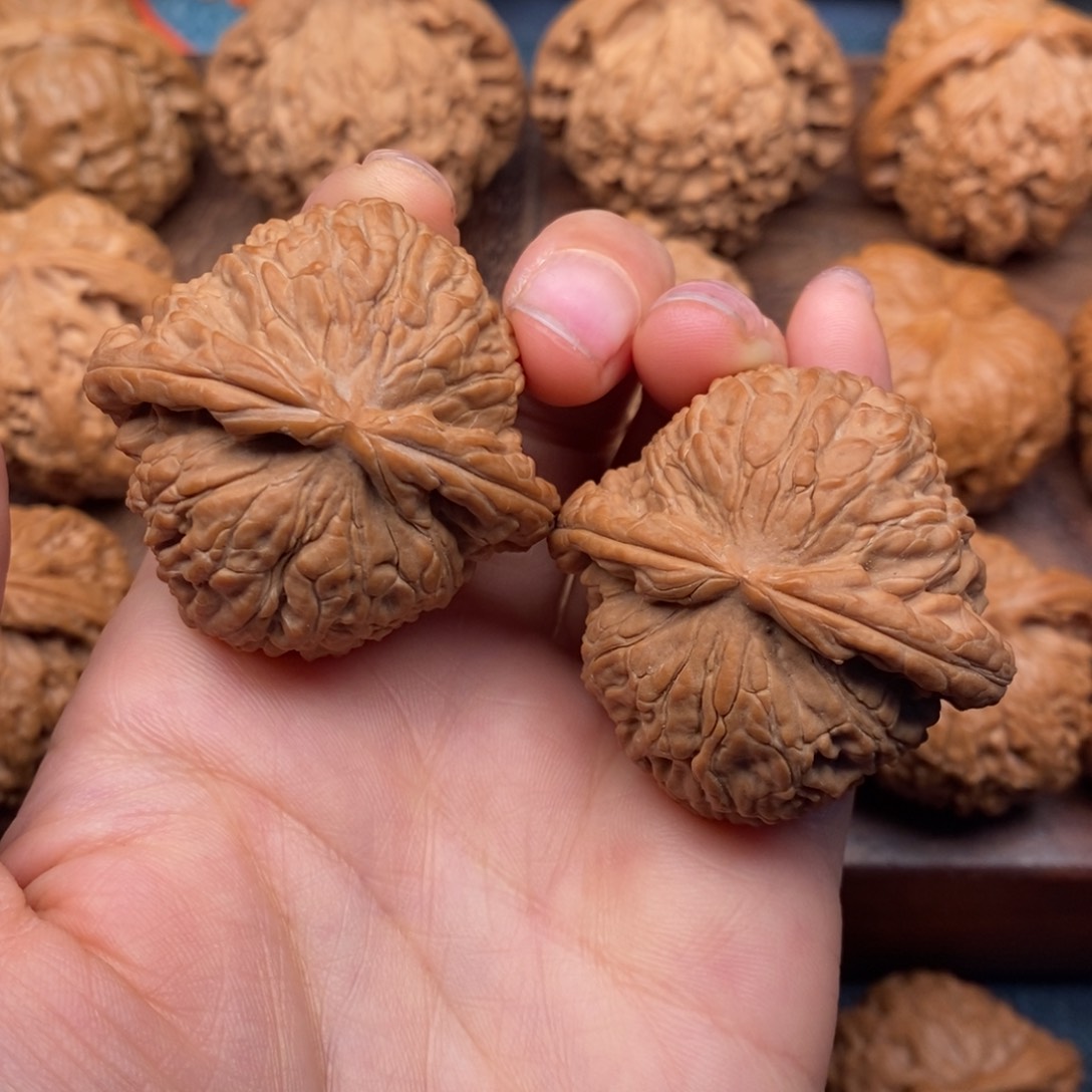 文玩核桃把件41全品，闷尖球白