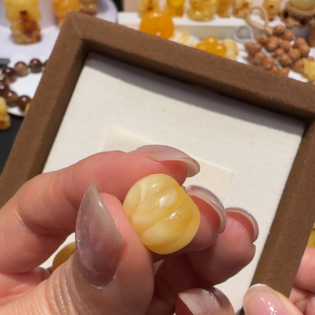 琥珀未镶嵌珠宝奇石