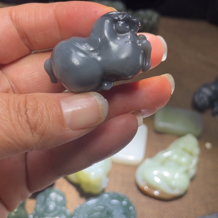 和田玉未镶嵌把件