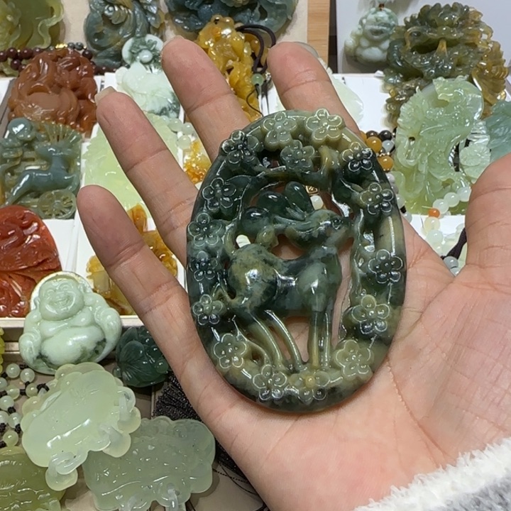 蛇纹石玉吊坠未镶嵌