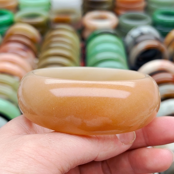 未镶嵌手镯（圆镯）石英质玉