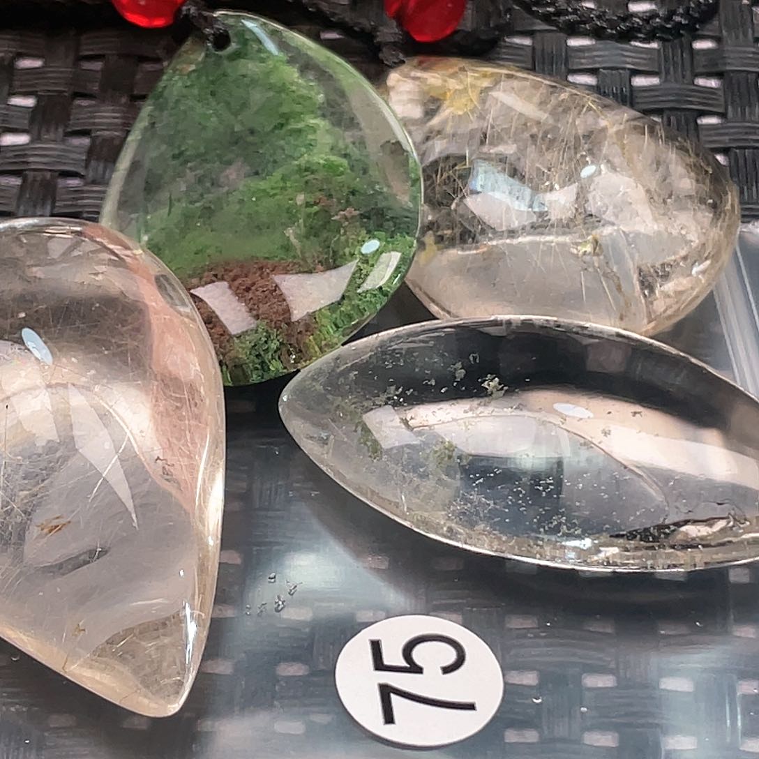 【闪购商品】颈饰未镶嵌水晶心**向