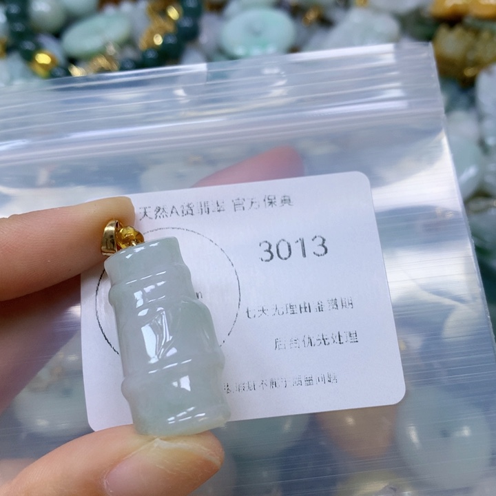 翡翠颈饰未镶嵌翡翠