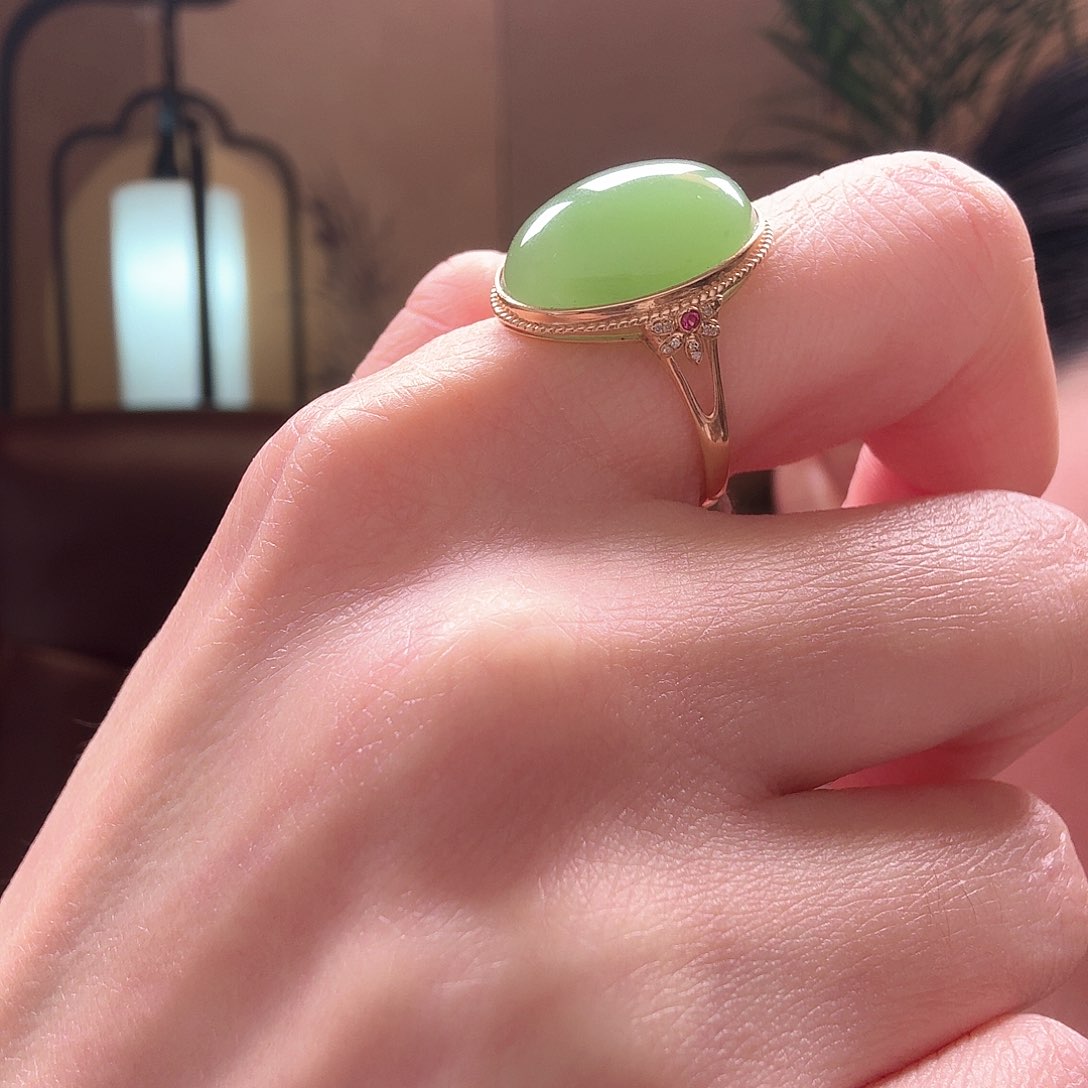 和田玉戒指18K金镶嵌