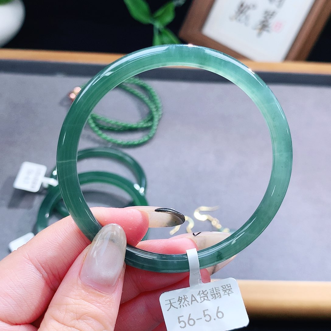 翡翠手镯（圆镯）未镶嵌
