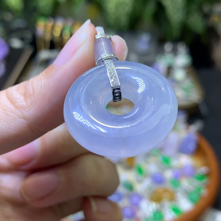 颈饰18K金镶嵌翡翠