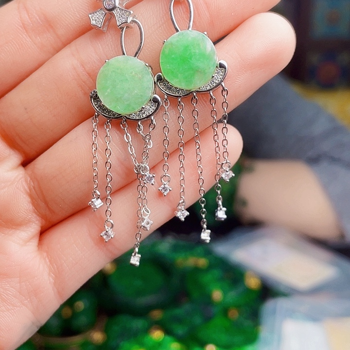 翡翠未镶嵌颈饰多样性