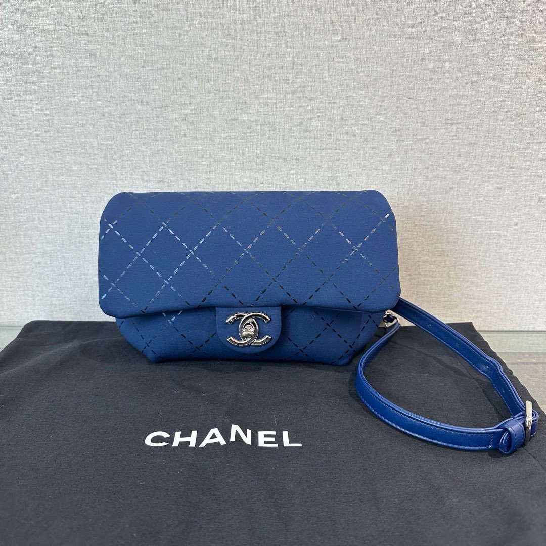 95新 Chanel/香奈儿 蓝色拼皮银扣腰包手提单肩包 02049