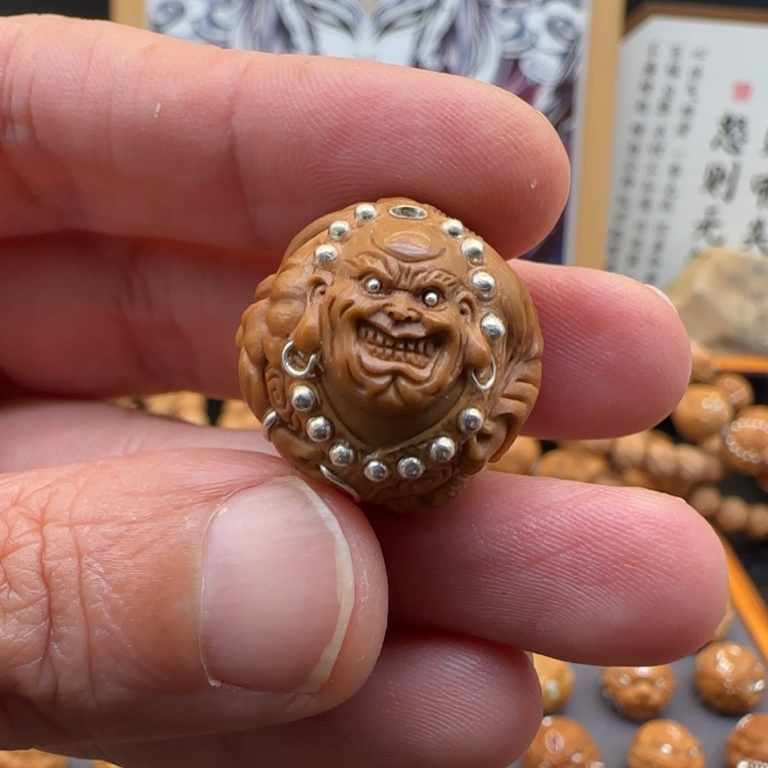 小***刚猴头核桃吊坠伏虎