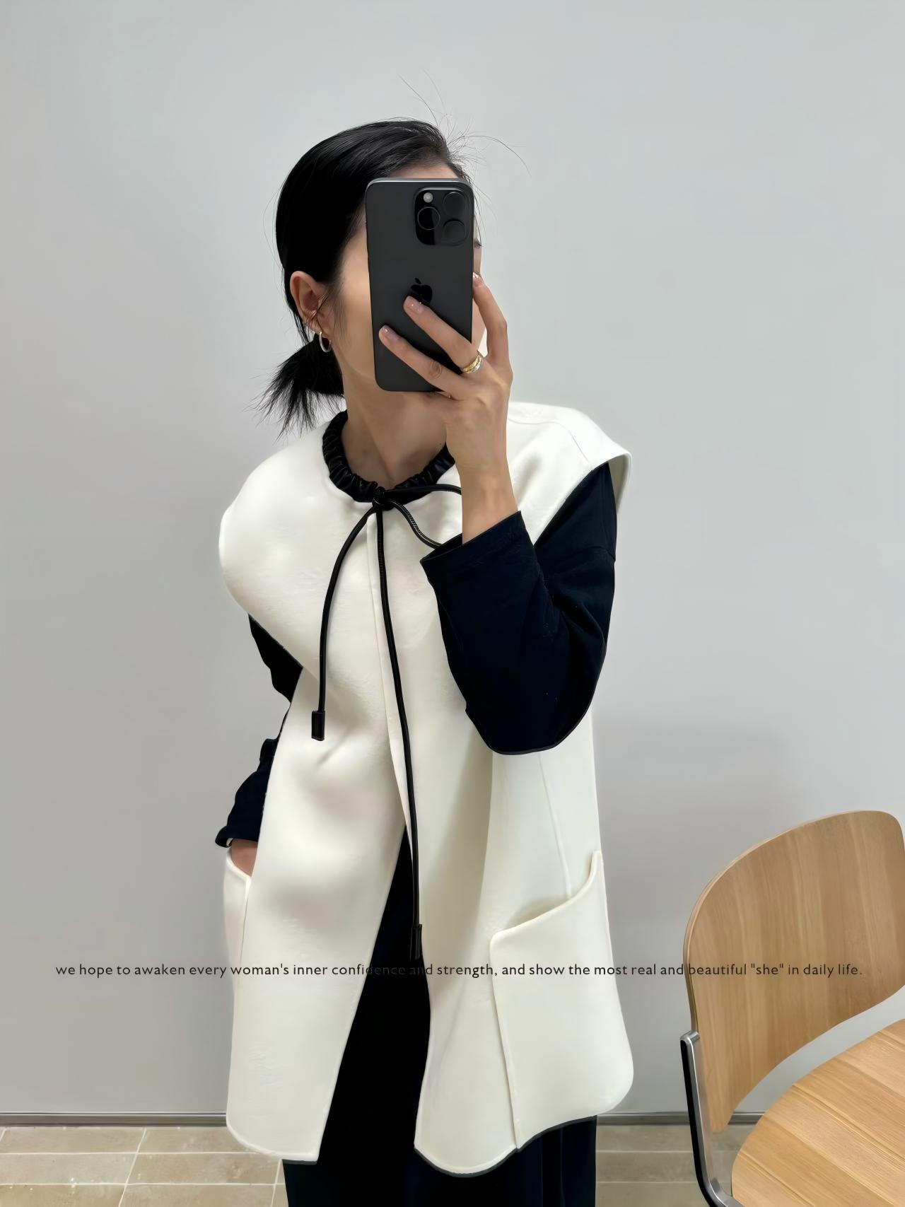 设计师款毛呢马甲轻奢针织宽松型马甲V领工字型款白色马夹