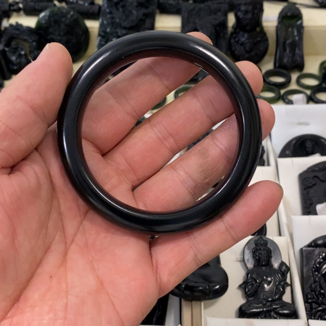 城***阳蛇纹石玉未镶嵌手镯