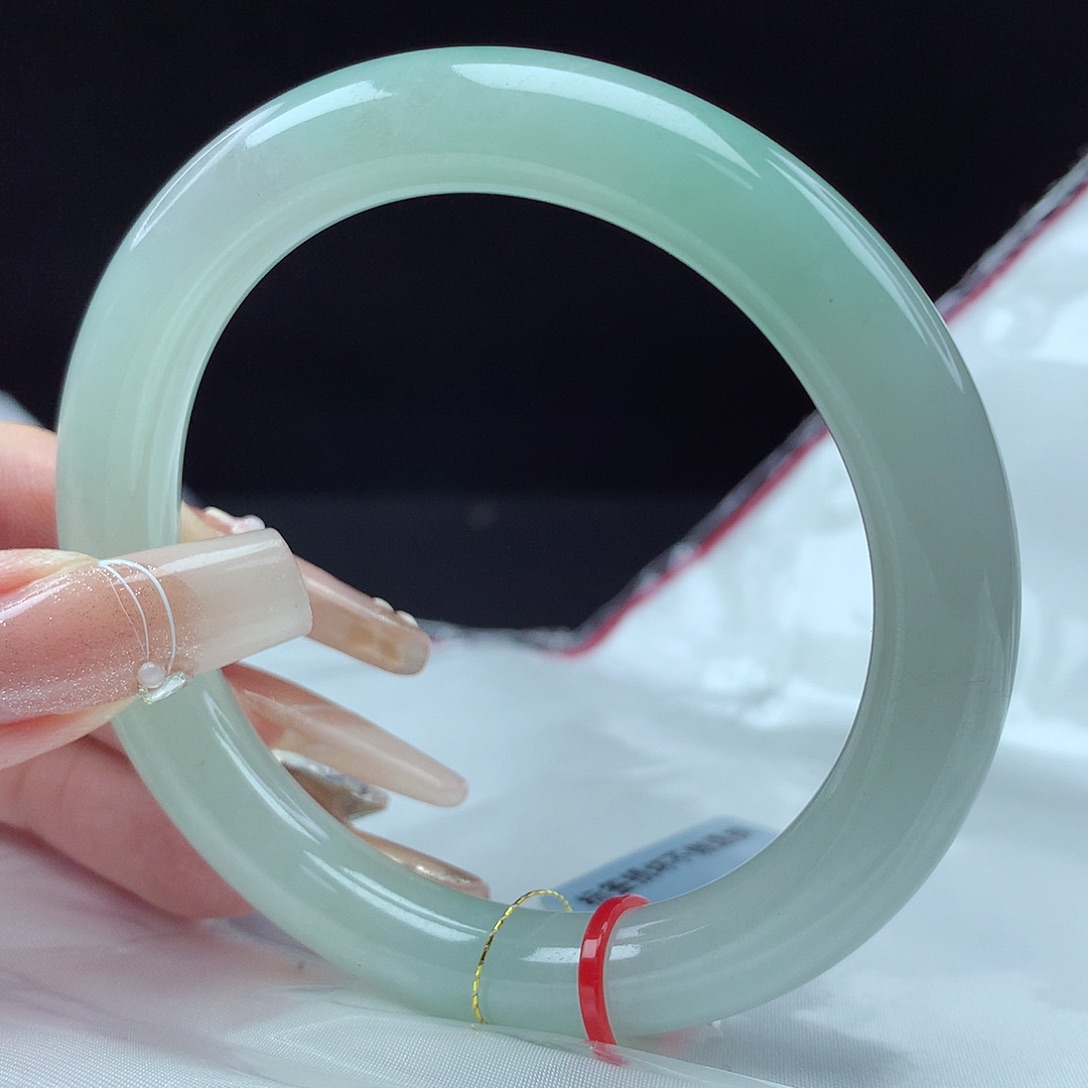 翡翠手镯未镶嵌55圆条3990