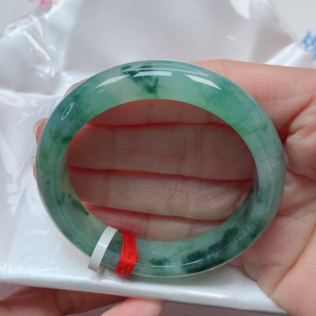 翡翠手镯未镶嵌53圈